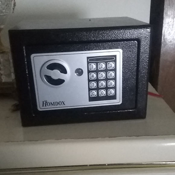 Safe - Picture 3 of 4